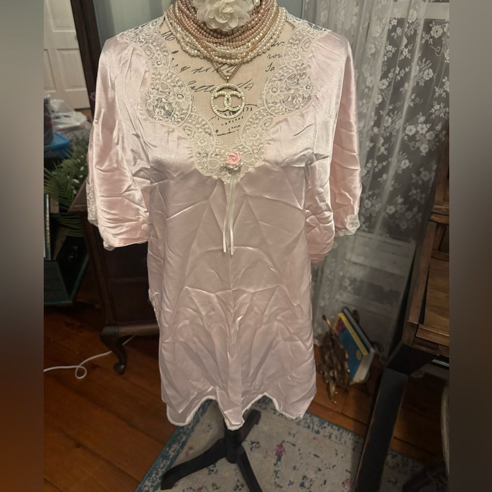 VTG Sz S *Christian Dior* 🌺COQUETTE-Style🌺 Pink Satin Shabby Chic Nightshirt